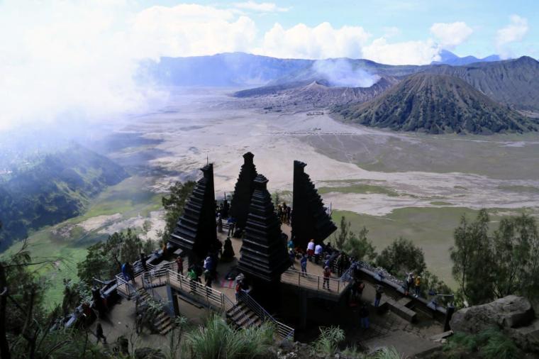 Seruni Viewpoint for Bromo sunrise tour