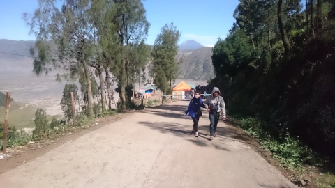 Seruni parking area to Seruni viewpoint step-1